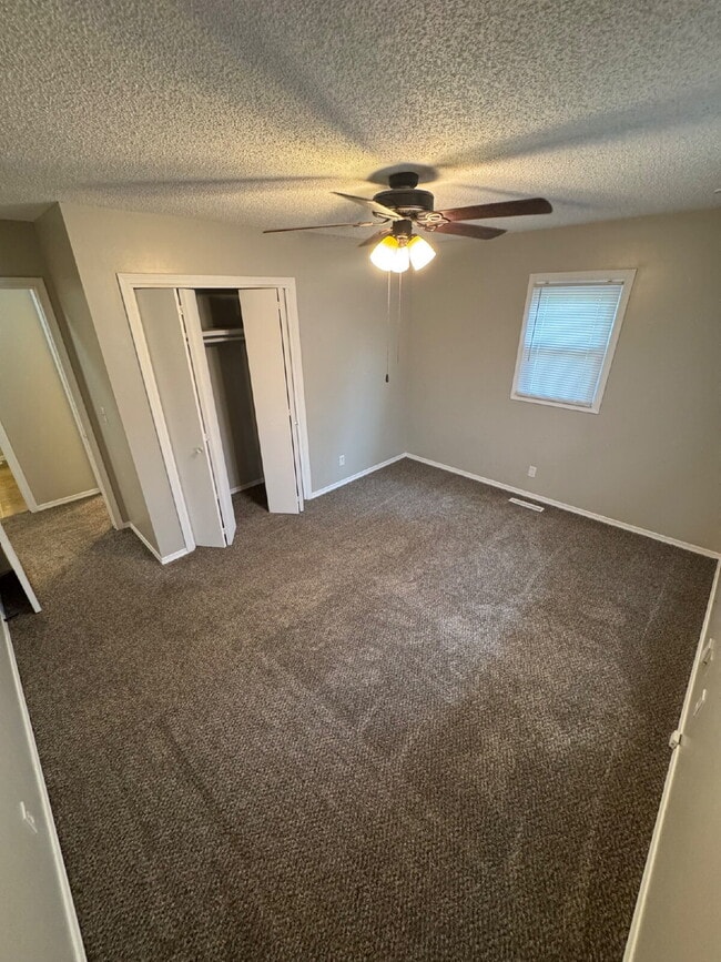Building Photo - "Charming  2 Bedroom Duplex Retreat in Wic...