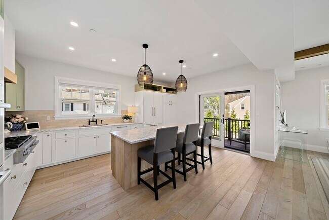 Building Photo - 144 Linden St