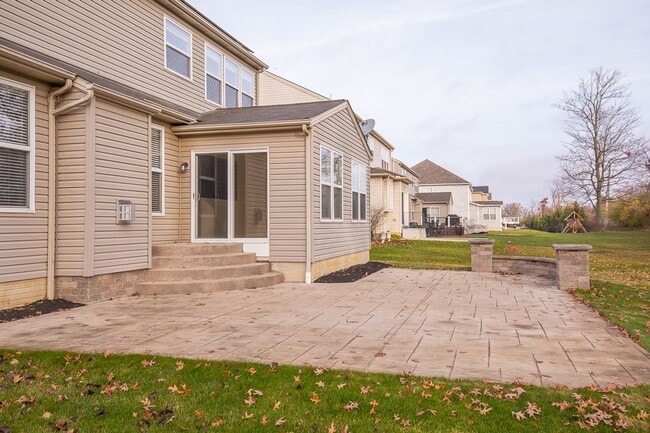 Building Photo - Welcome Home! 4 Bedroom/2.5 Bath Home in Avon!