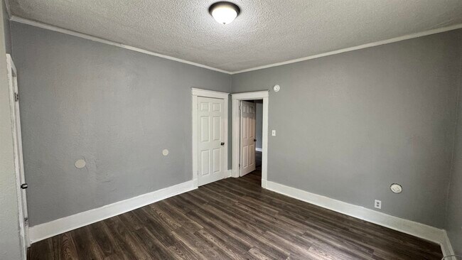 Building Photo - 3209 Choctaw Ave
