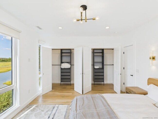 Building Photo - 904 Quinnipiac Ave