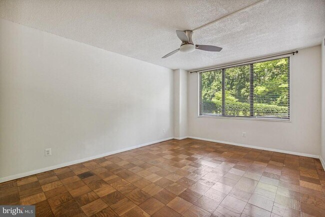 Building Photo - 5225 Pooks Hill Rd