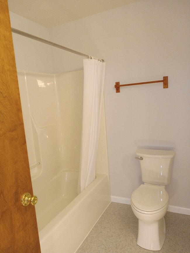 Building Photo - 316 Willowbend Cir