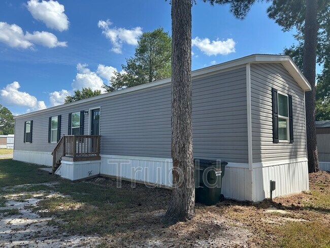 Building Photo - 99a Somerset Dr