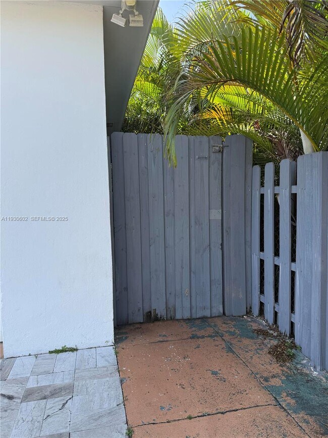 Building Photo - 894 80th St