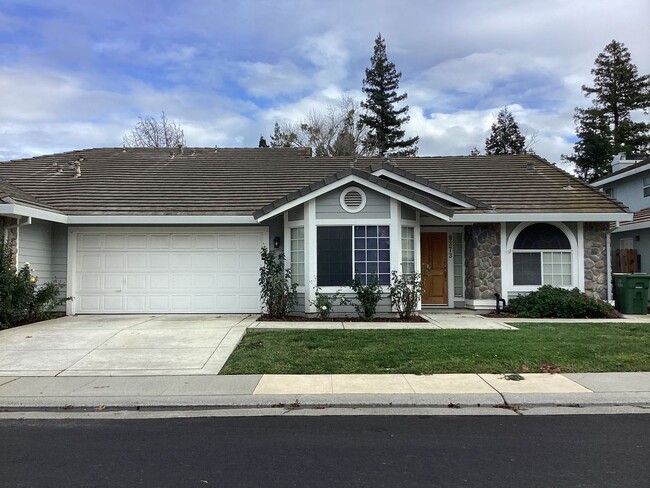 Building Photo - 3 Bedroom Home in Elk Grove