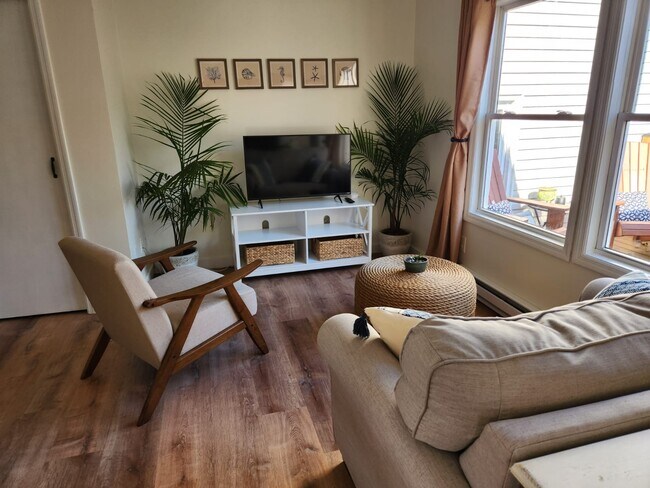 Building Photo - 815 E Curtis Ave