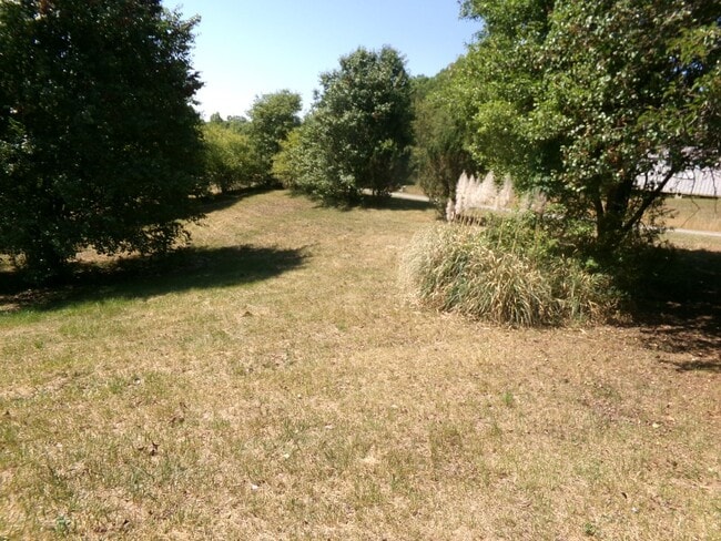 Building Photo - Country Living