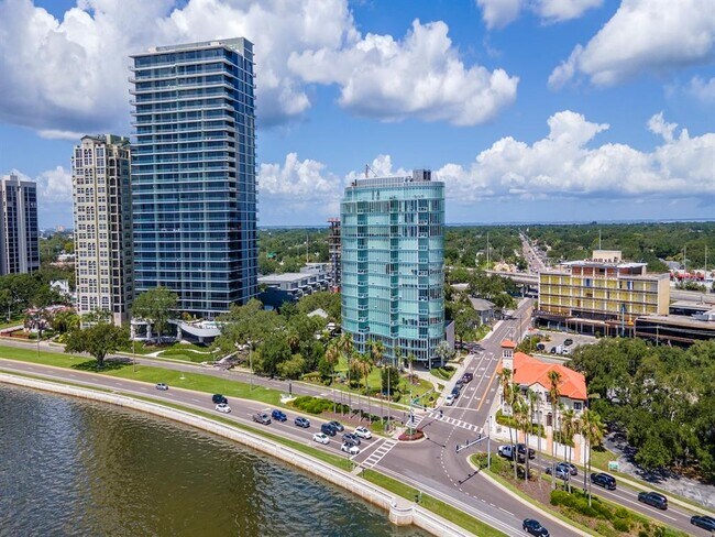 Building Photo - 2900 W Bay to Bay Blvd