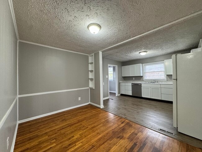 Building Photo - 790 Allendale Dr