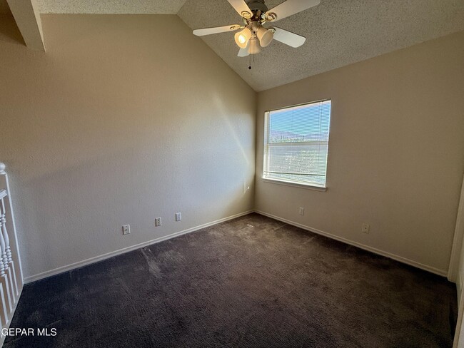 Building Photo - 7404 Luz De Lumbre Ave