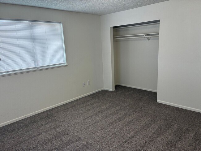 Building Photo - 516 N Flora Rd