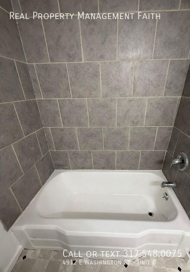 Building Photo - 4912 E Washington St