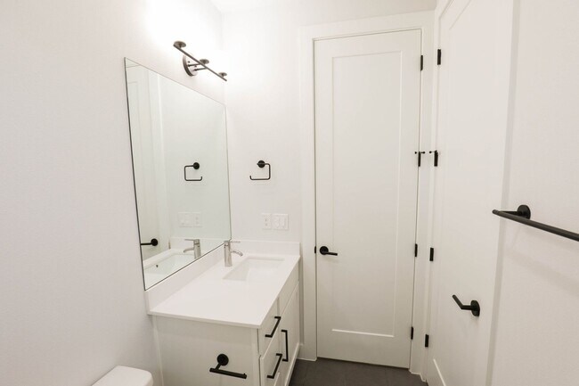 Building Photo - 1309 Cometa St