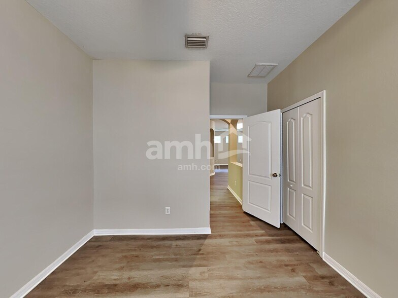 Building Photo - 7729 Grasmere Dr