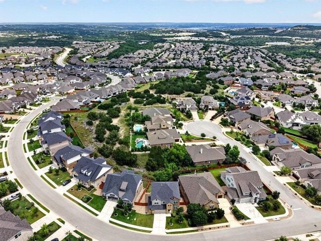 Building Photo - 6312 Empresa Dr