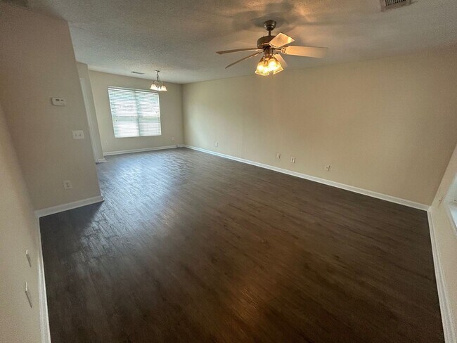 Building Photo - PRE-LEASING FOR AUGUST 2025! 1/2 OFF SECUR...