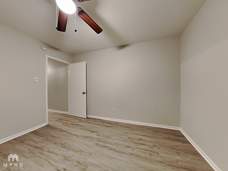 Building Photo - 6127 Heatherbrook Dr