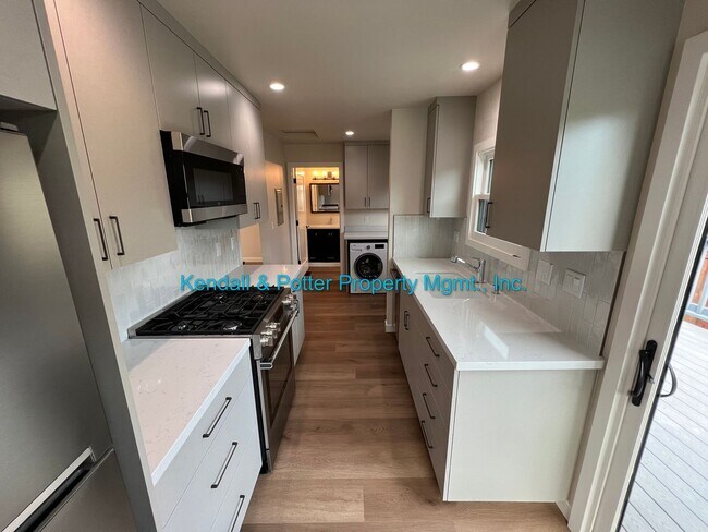 Building Photo - 360-370 10th Avenue