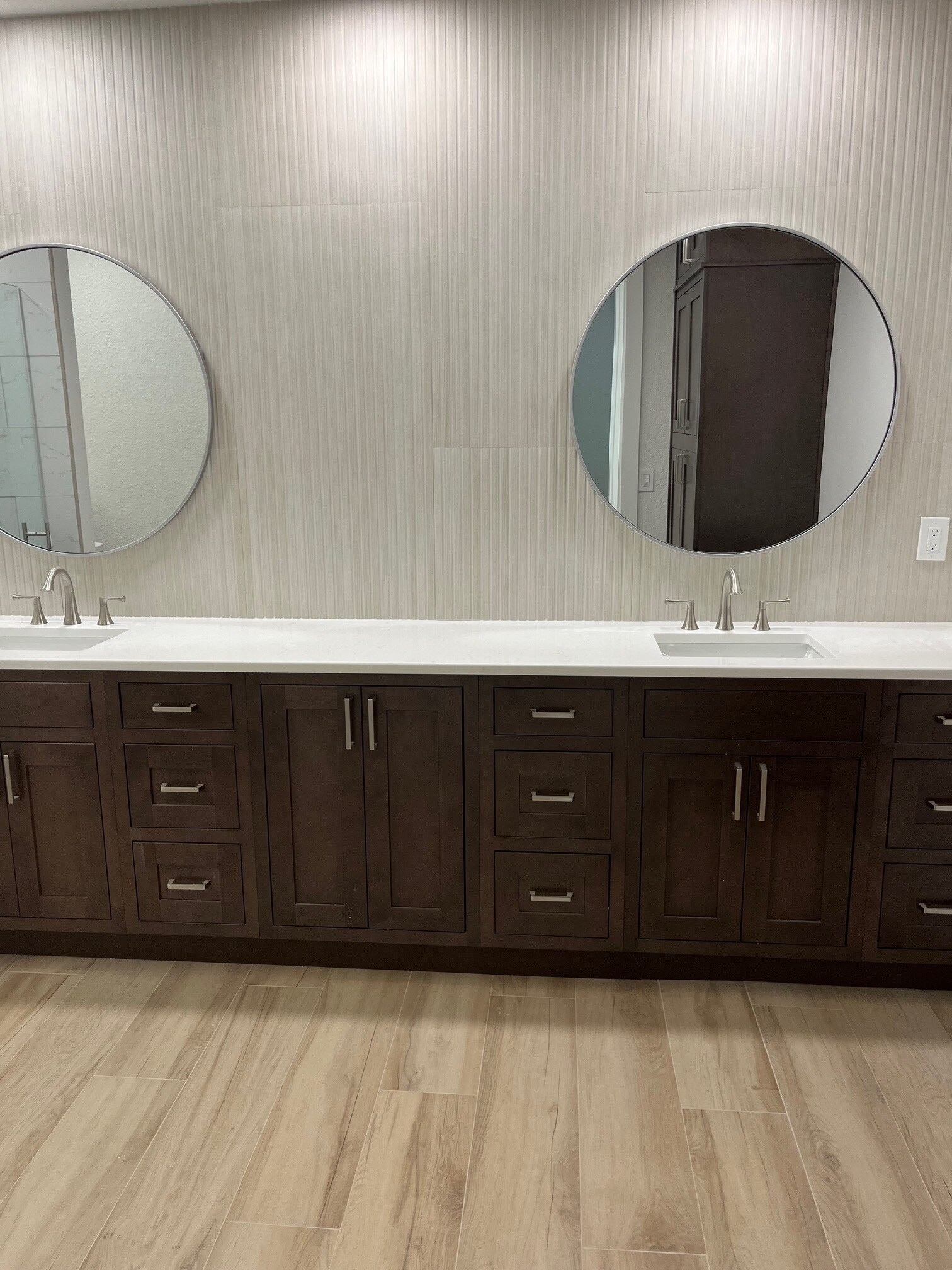 Primary bath dual vanities - 100 Laterra Links Cir