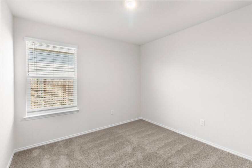 Building Photo - 3303 Mission River