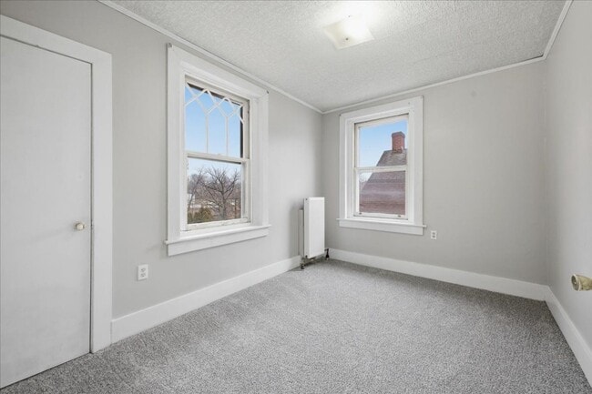 Building Photo - Spacious Victorian, over 2400 sq ft