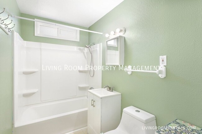 Building Photo - 4819 NE 86th-