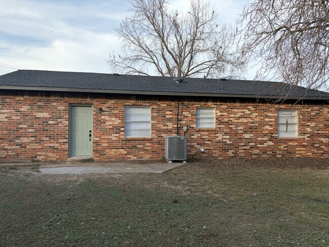 Building Photo - 522 W Highland St