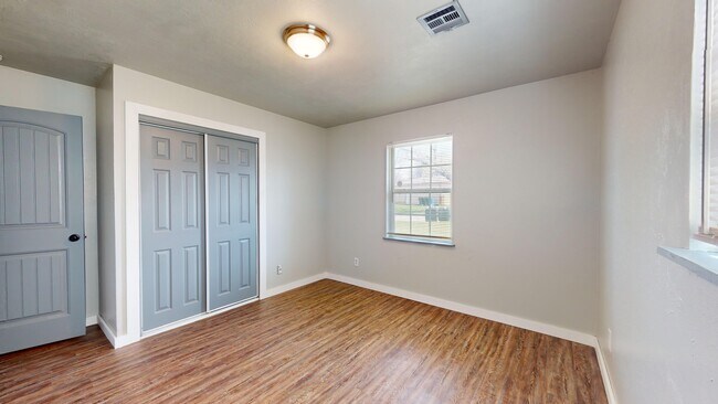 Building Photo - 1833 Rhythm Rd