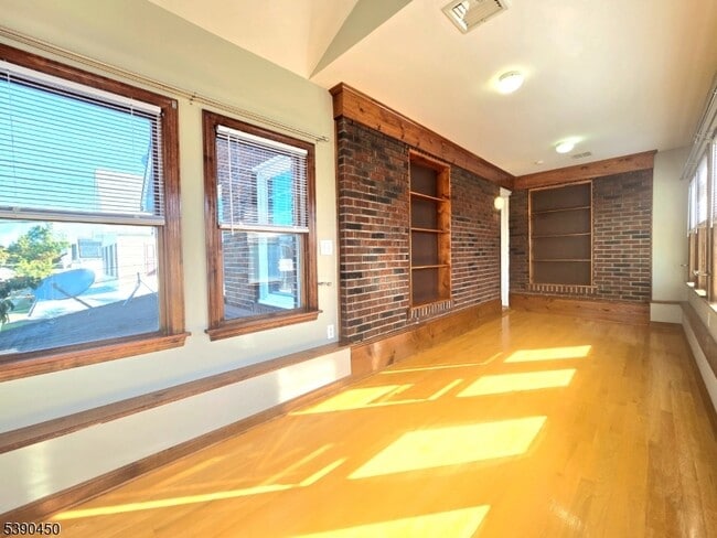Building Photo - 14 Codington St
