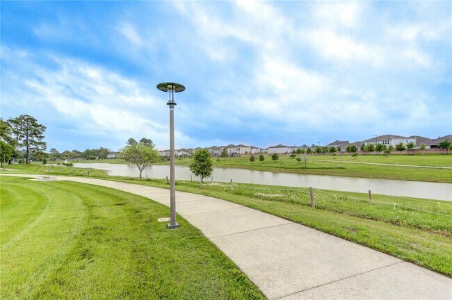 Building Photo - 9834 Rugged Oaks Dr