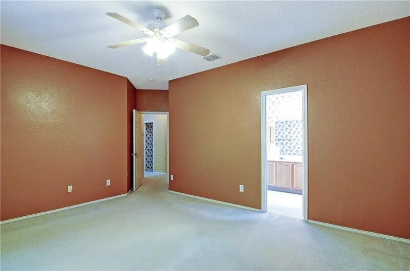 Building Photo - 720 Dandelion Dr