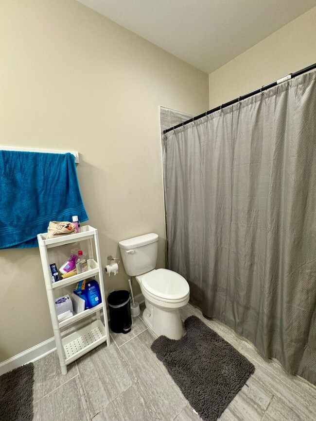 Building Photo - Rent Special: $250 Off First Month at 3BR/...