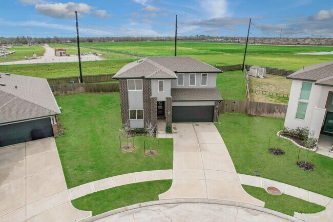 Building Photo - 14506 Rain Tree Dr