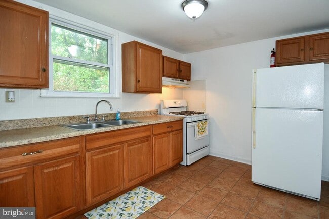 Building Photo - 14105 Robinson Ct