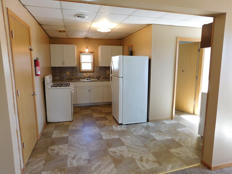 Kitchen - 216 Saint Paul St SW
