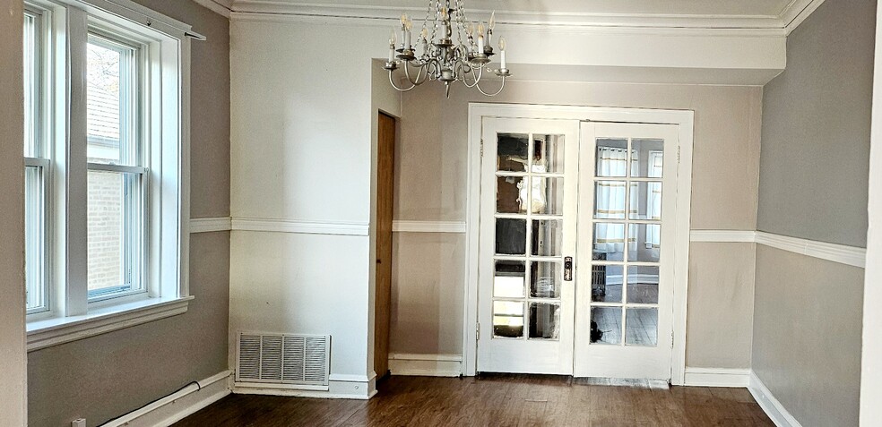 Dining room - 4820 S Keeler Ave