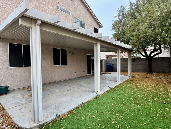 Building Photo - 8632 Shady Pines Dr