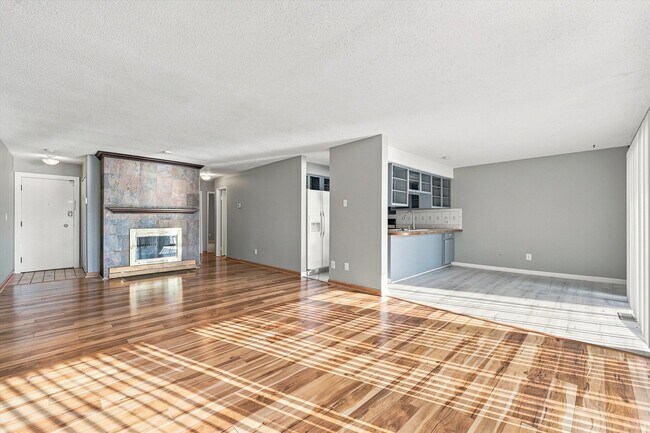 Building Photo - 893 Cliffs Dr