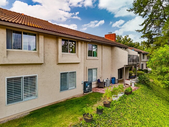 Building Photo - $3,200 - Charming 2-Bedroom + Optional 3rd Bedroom/Office Condo in Desirable Oaks North 55+ Commu...