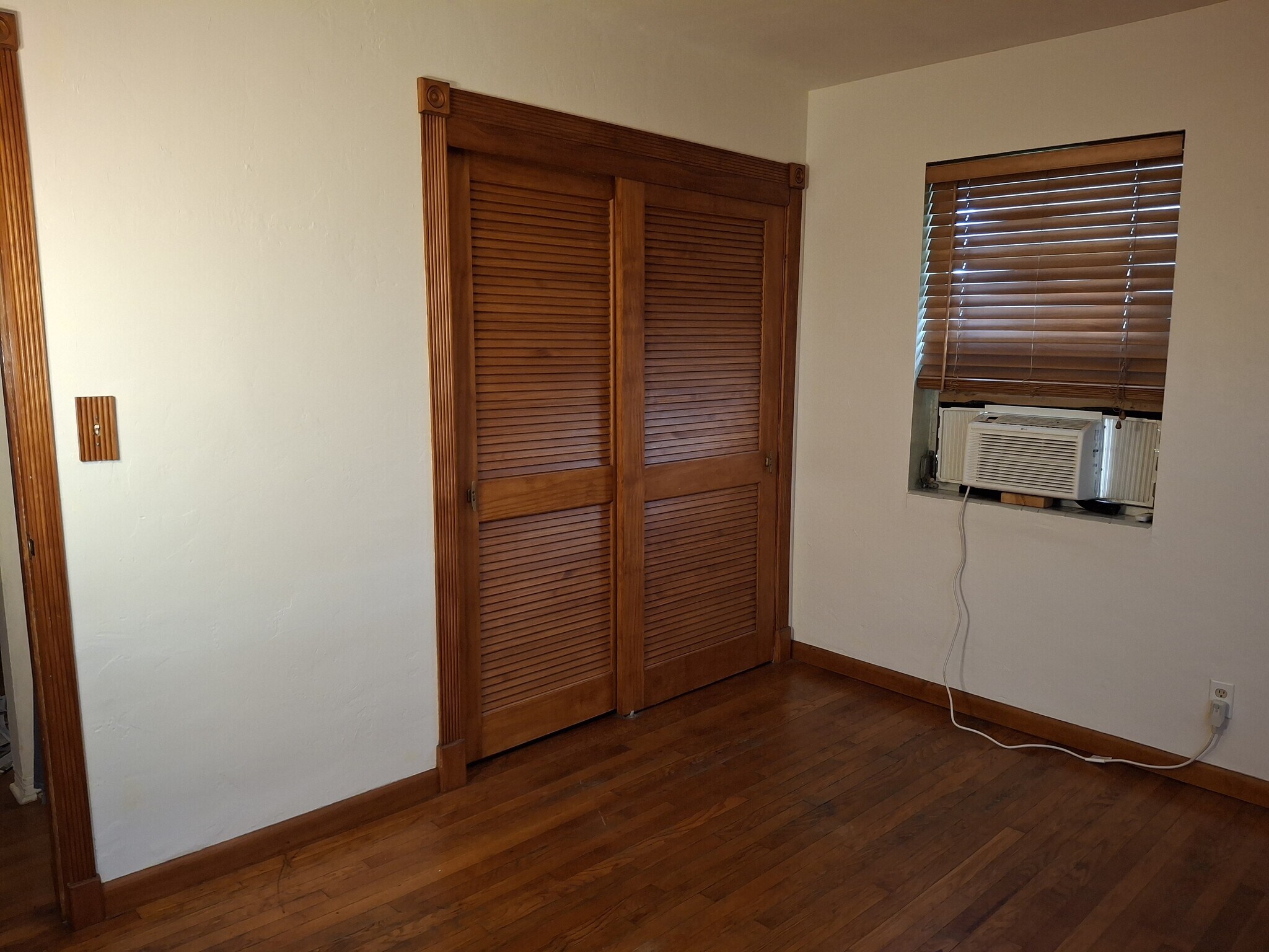 Bedroom w lg. closet - 1946 Lincoln St