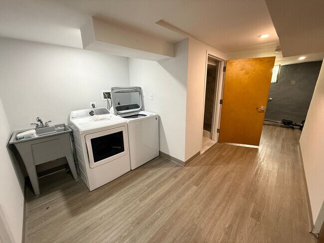 Building Photo - 1721 Mifflin St