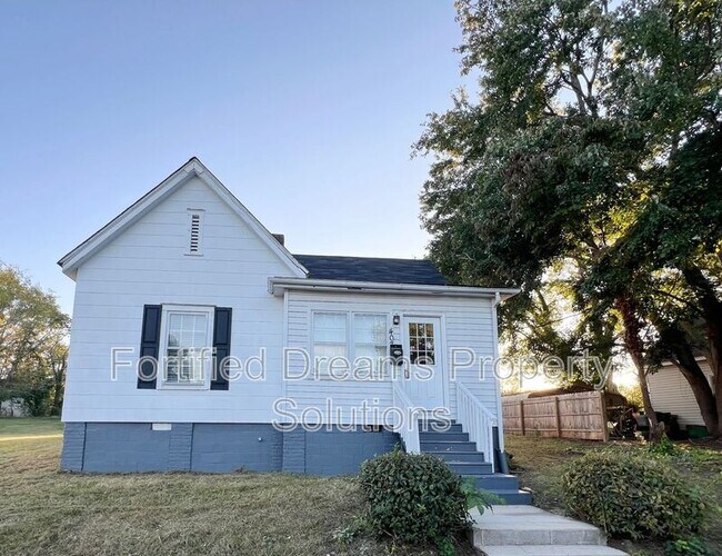 Primary Photo - 407 Seaman St