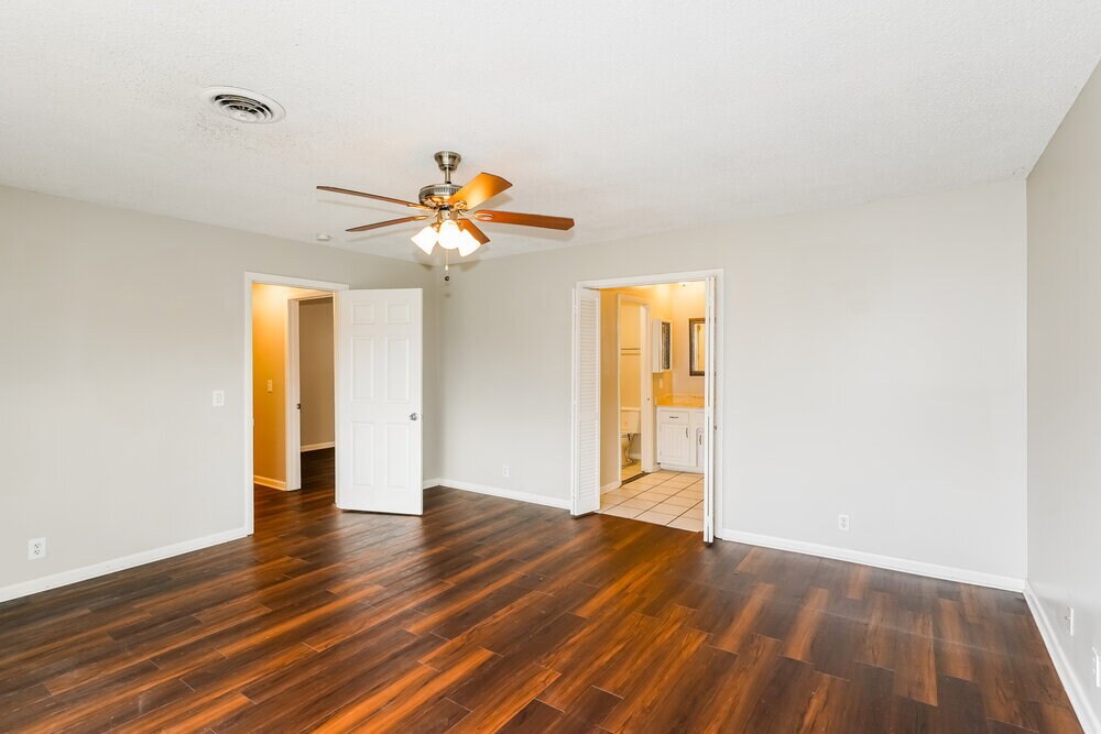 Building Photo - 204 Redondo Ct N