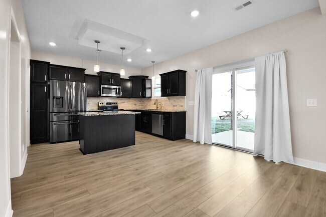 Building Photo - Pet Friendly Three Bedroom!