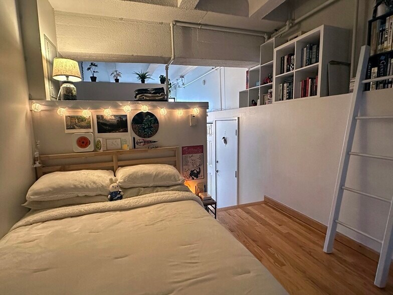 Building Photo - 12 Stoneholm St