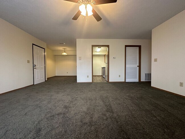 Interior Photo - Oak Creek Plaza