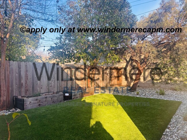 Building Photo - Beautifully Remodeled 2 Bedroom, 2 Bath Duplex on Freeport Blvd COMING SOON!