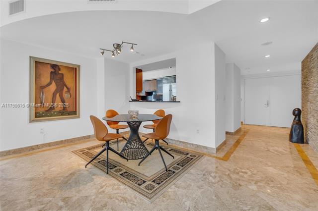 Building Photo - 1331 Brickell Bay Dr