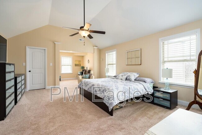 Building Photo - 2067 Bandera Dr